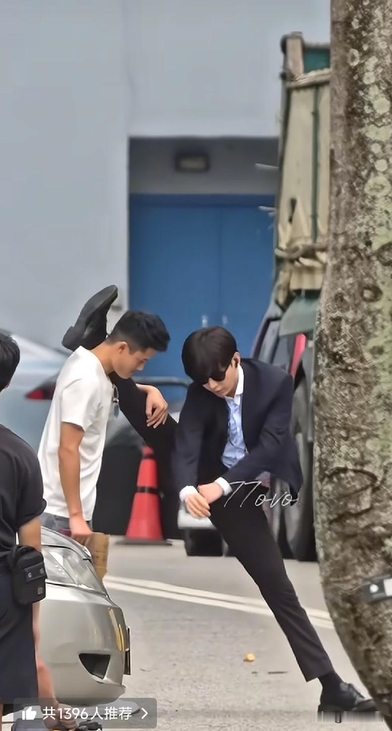 成毅看着白白净净的，没想到身手这么[赞]