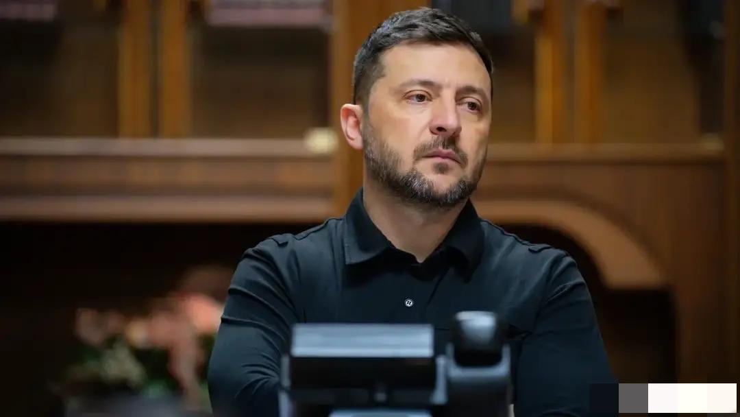 无脑的甩锅。泽连斯基12月8日接受乌克兰媒体采访时的一番言论，堪称把“甩锅”玩出