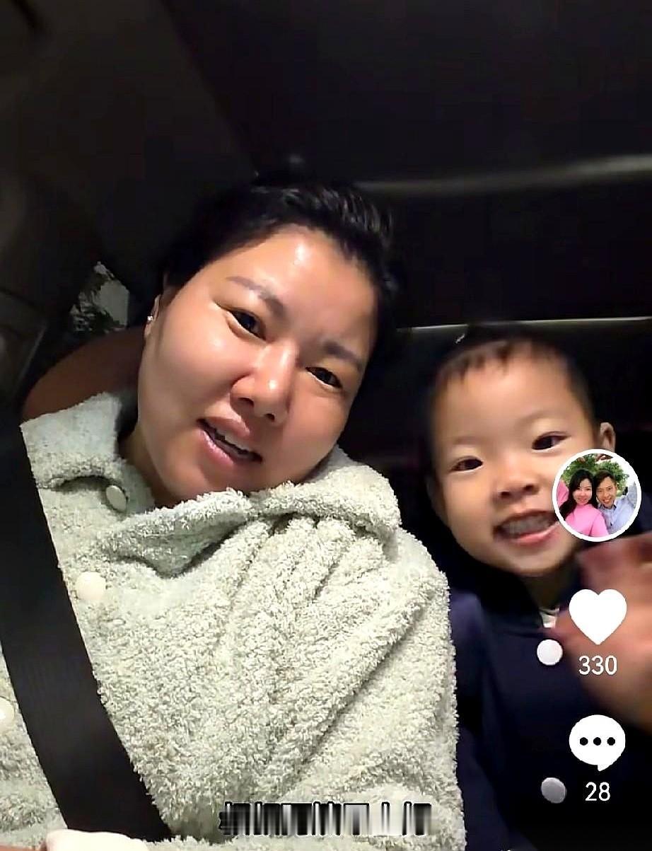 我跟你讲，网红家族的“乔迁之喜”，本质上就是一个项目启动会。你以为是弟弟搬家，