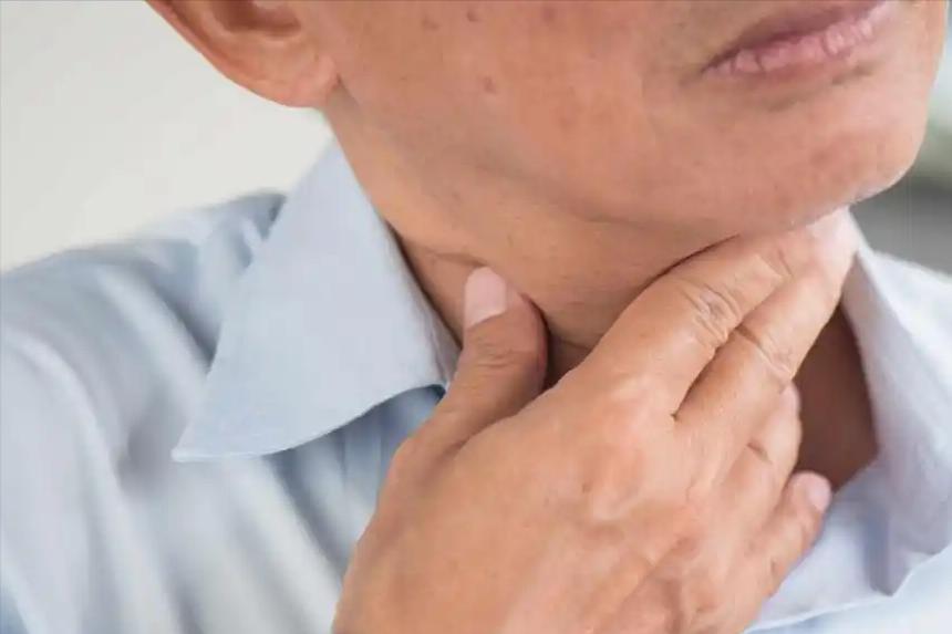 喉咙是肺病最好的反馈！提醒：喉咙出现3个症状，或是肺出问题了 在很多人的认