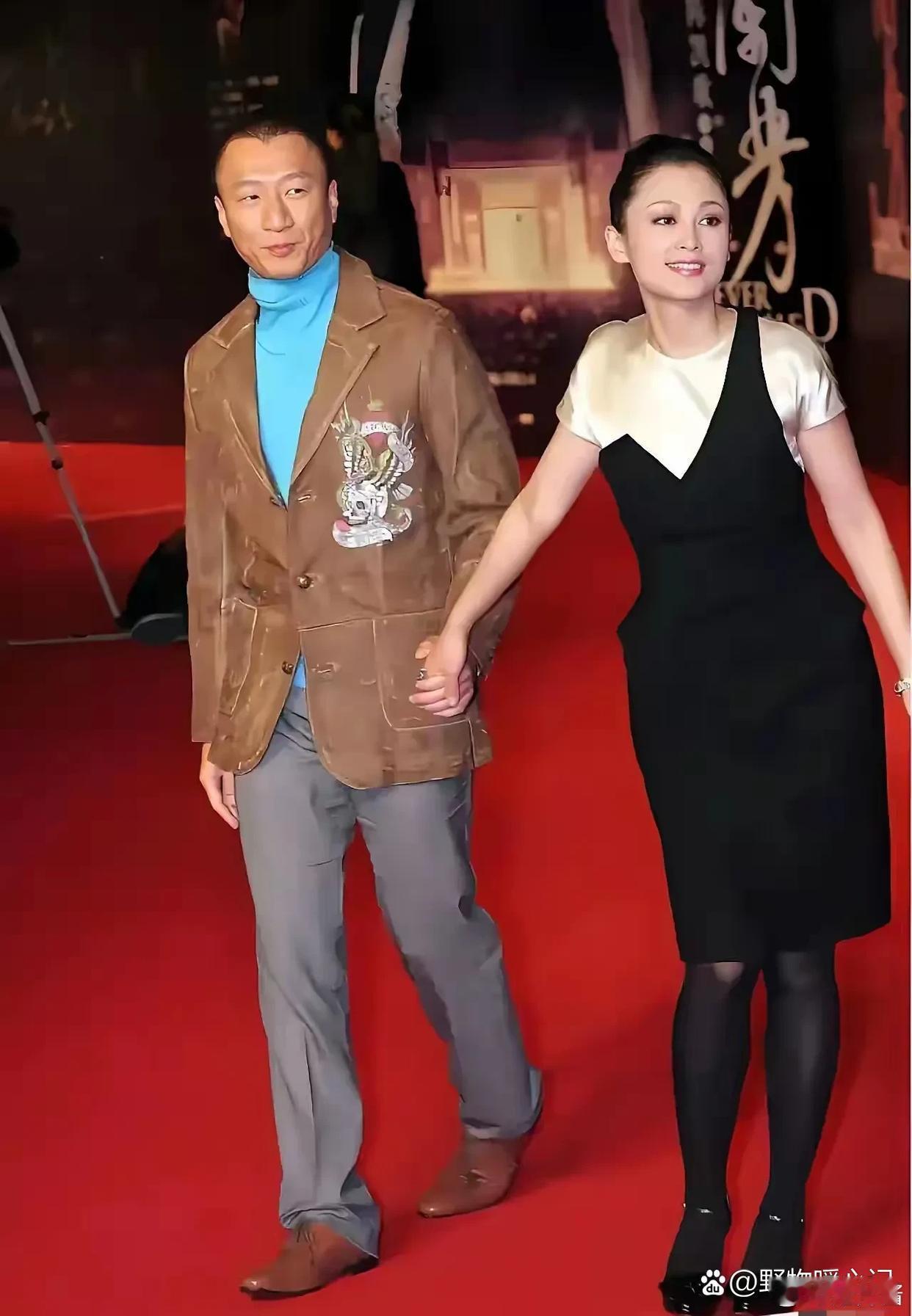 孙红雷这身打扮可真是有些落伍了，不禁让人想问，这是哪个年代的衣服？这种服饰，看上