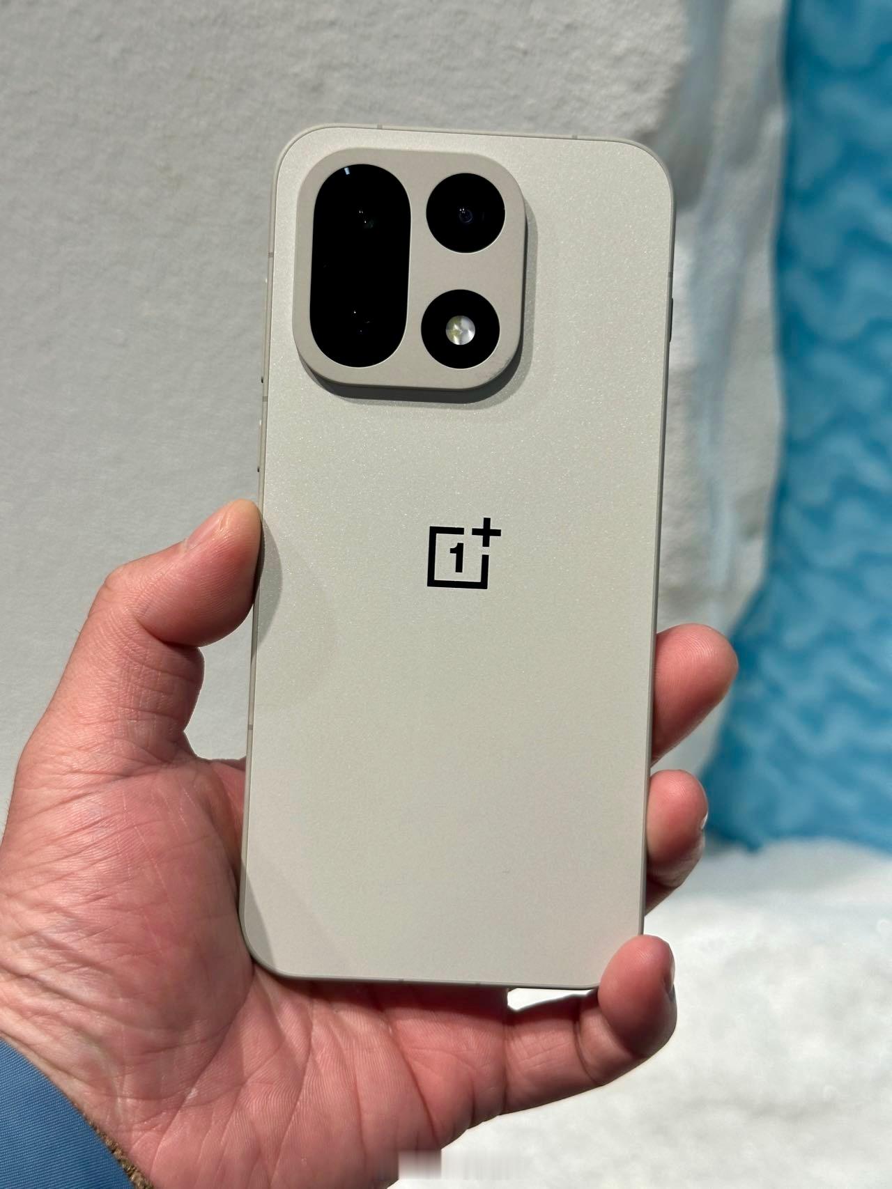 手机内存是金子做的吗内存涨价了，手机厂商压力大了，12+256价格没大变化，普遍