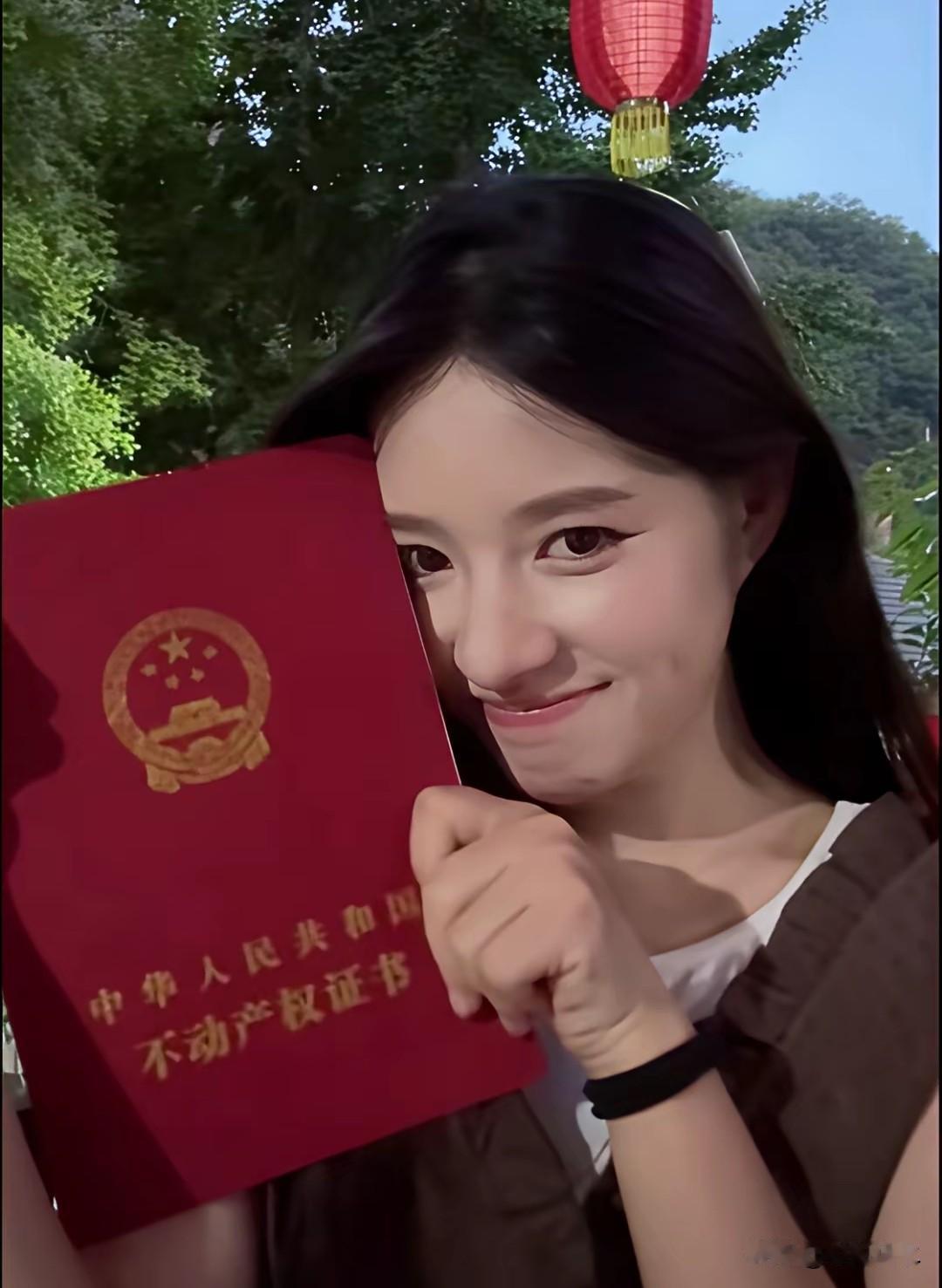 网红博主晒出了男友送给她的双层大房子，并且产权全部归自己所有，从而堵住了之前网上