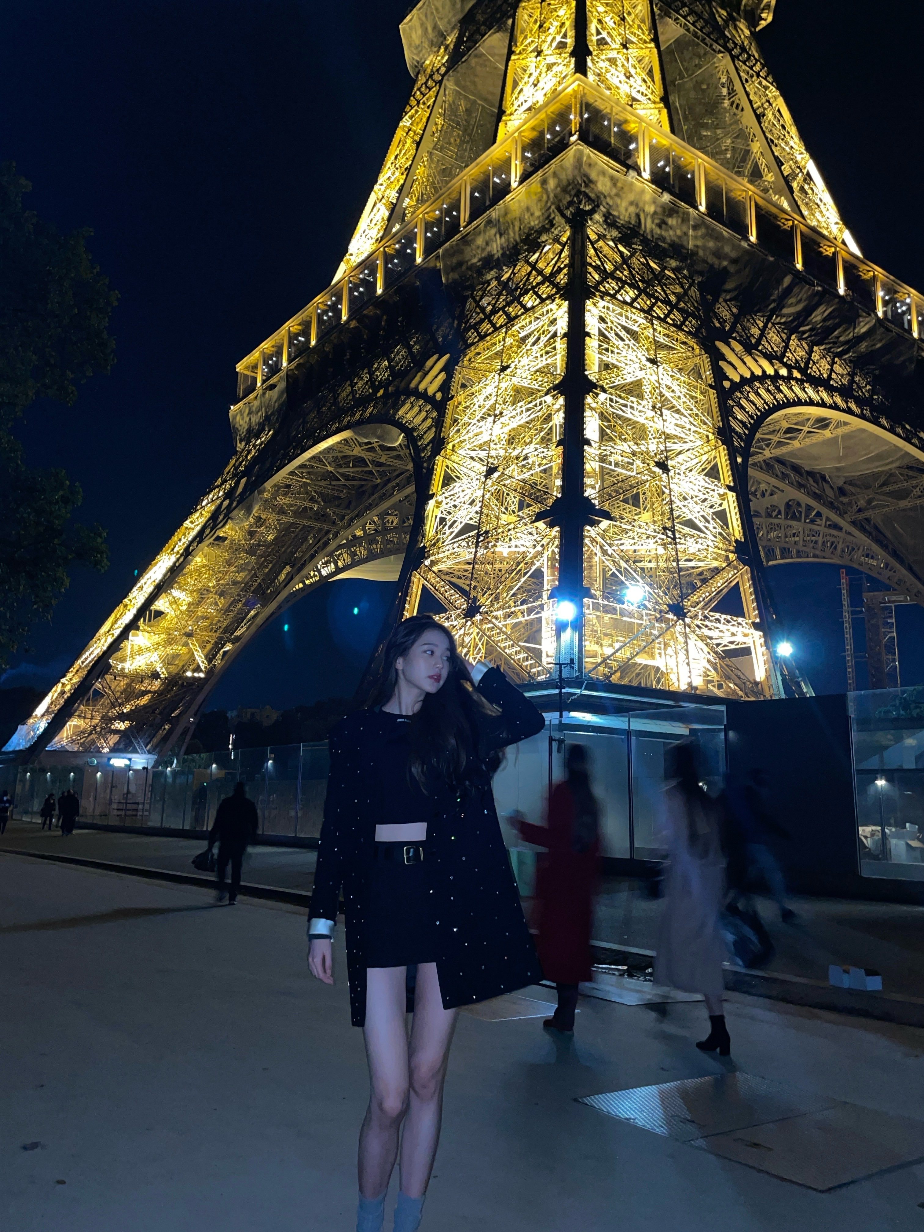 251011IVEWonyoung张元英几年前在巴黎的照片🖤​​​