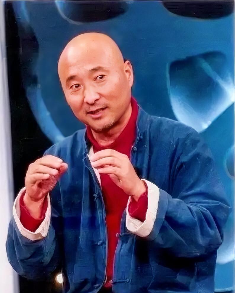 陈佩斯说，1998年我退出我热爱11年的舞台，不是因为压力大，而是我看清一件事。