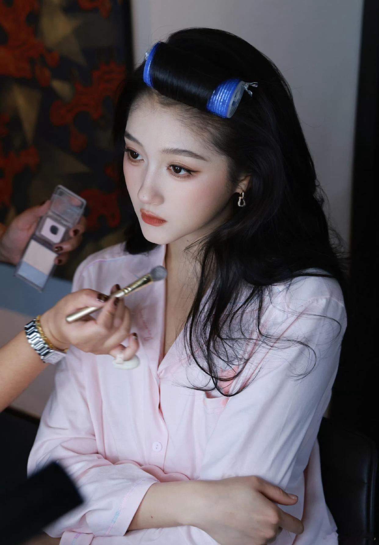 1.关晓彤最近的通稿几乎都在帮她立大女主人设，很多女星都是这样，分手了或者离婚了
