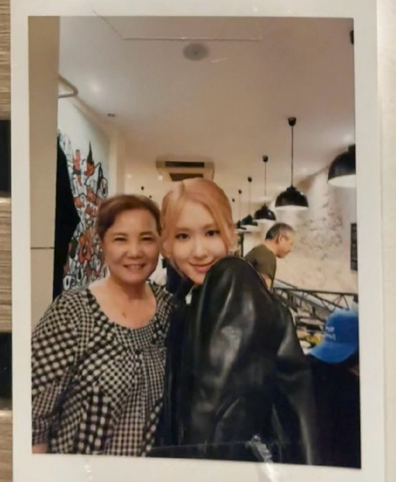 老马户的头比素人大妈大一圈。。。。。。。。。。。