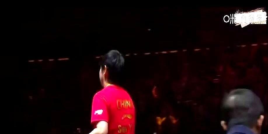 孙颖莎没拿那一分，赚了200万。不是她赢了球，是她赢了人心。国际乒联直接把“