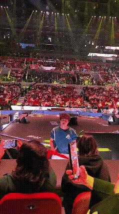 重庆冠军赛开幕式观众没有坐满！据网友说，开幕式的票卖完了，是观众冲着莎莎打揭幕