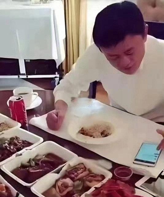 雷军和马云的午餐，你悟出了什么？​