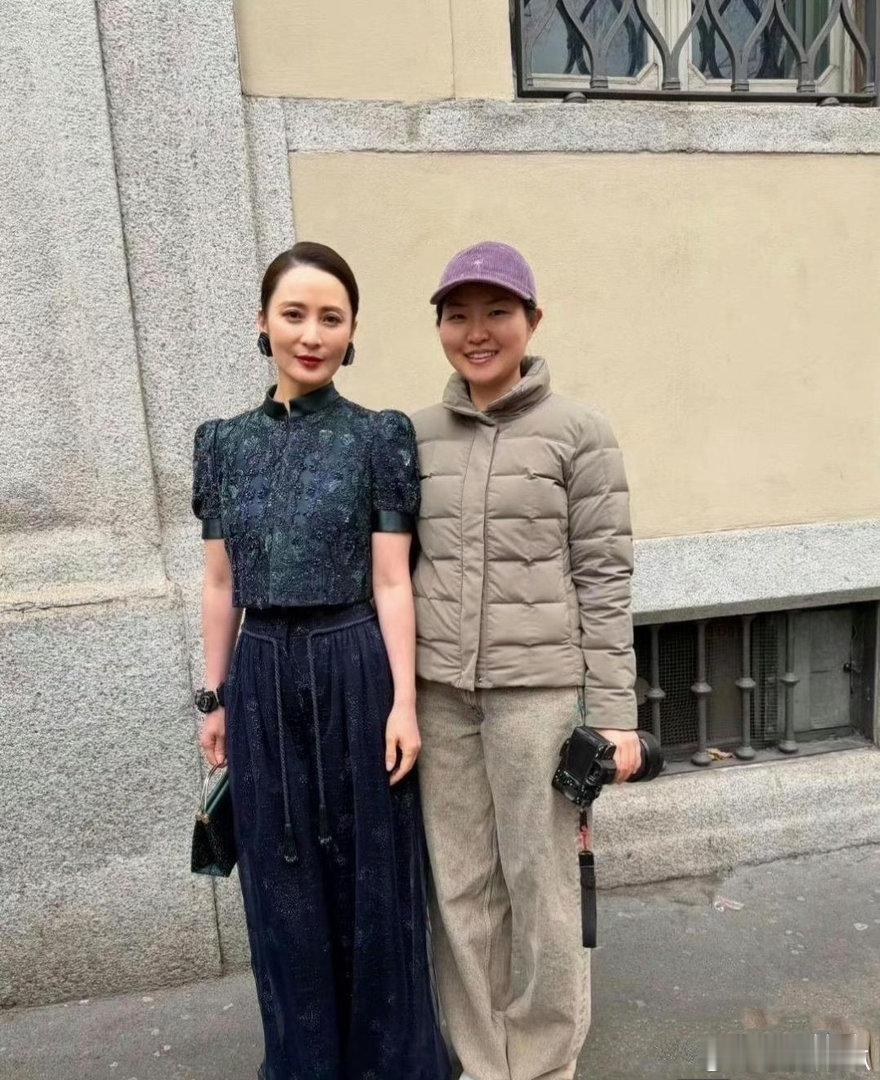 50岁蒋勤勤在意大利街头被碰到，浑身名牌，看着老华贵了​​​