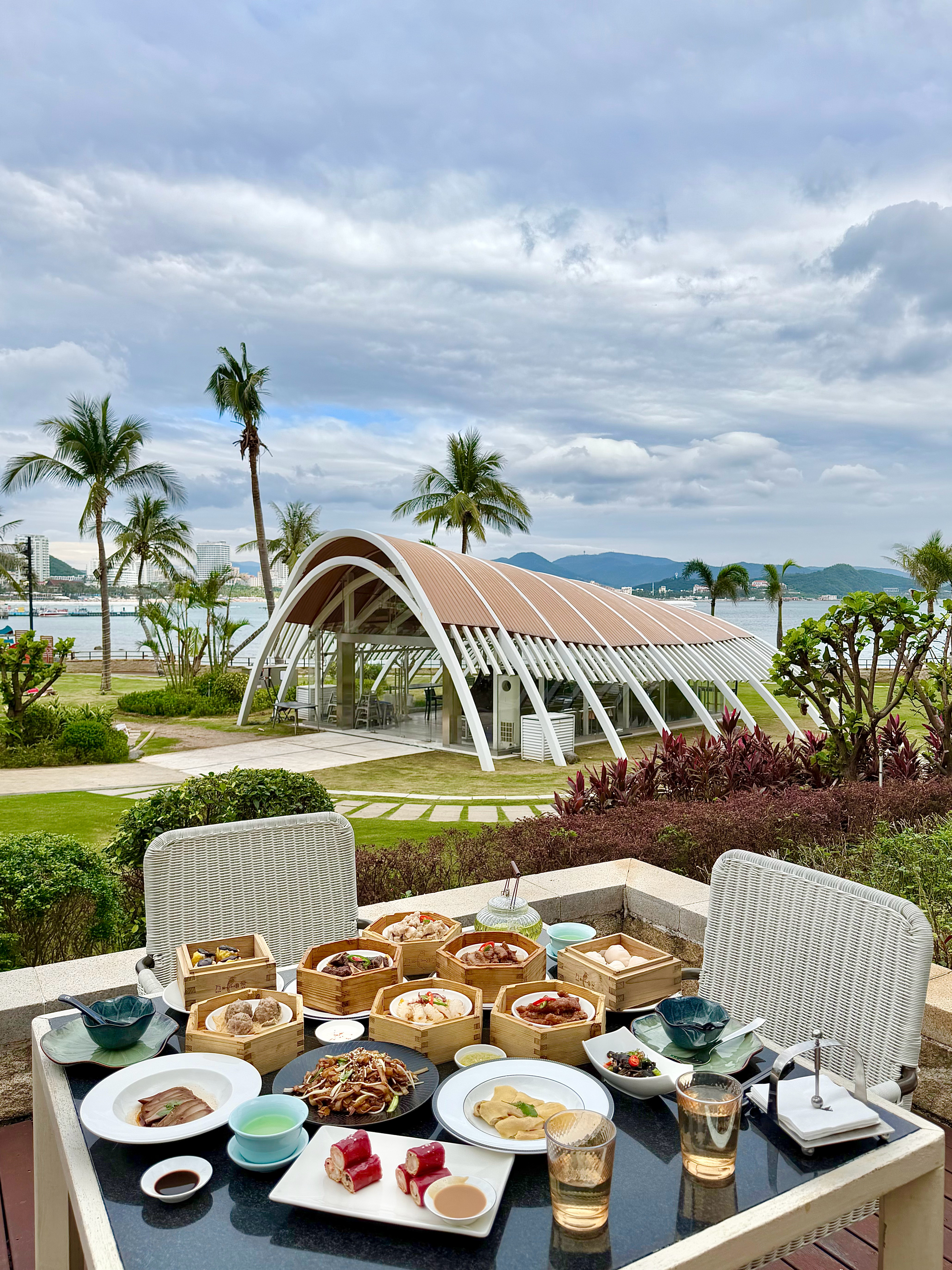 怎么没人告诉我！三亚酒店的餐竟然怎么好吃？淡季来三亚旅游真的太幸福了！天气舒适