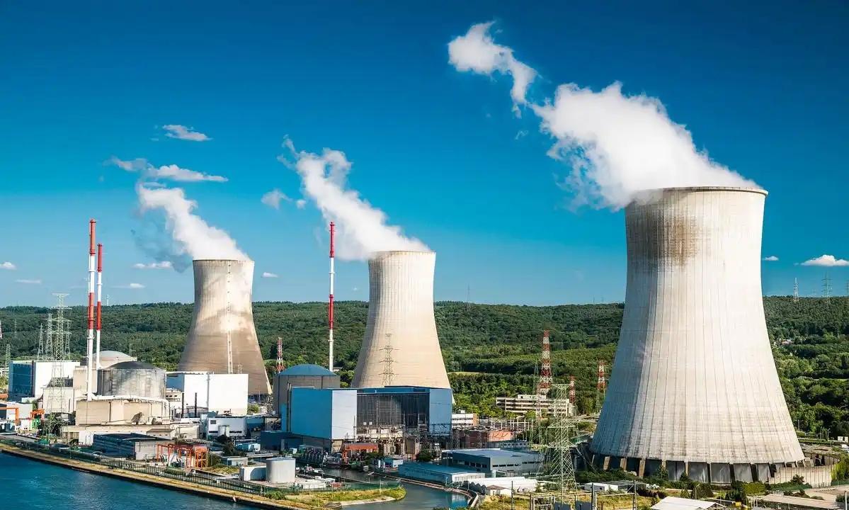 为什么中国正在拼命建核电站？因为说白了，核电能源要是成功搞起来，石油也就不值钱了
