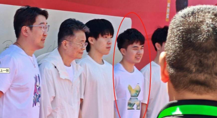 林昀儒可能怎么也想不到，自己来参加乒超联赛，竟然被所属俱乐部山东魏桥拉去参加活动