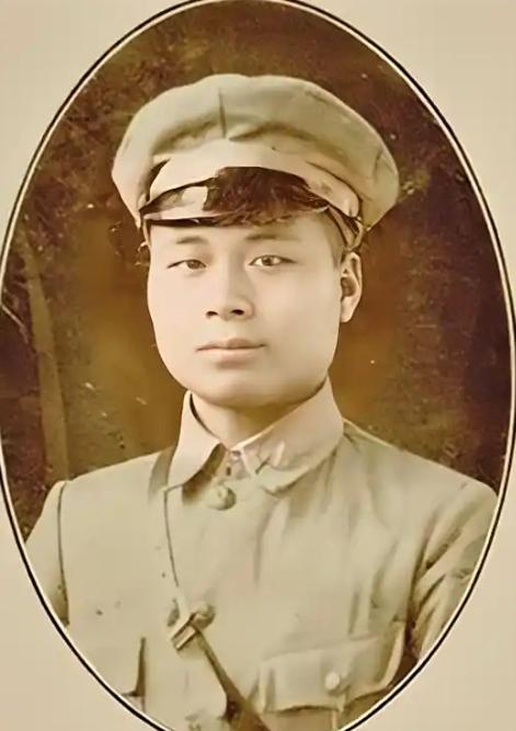 1980年，邱行湘去台湾探亲，回国前，蒋纬国给了他一大笔钱，邱行湘却说：“我这次