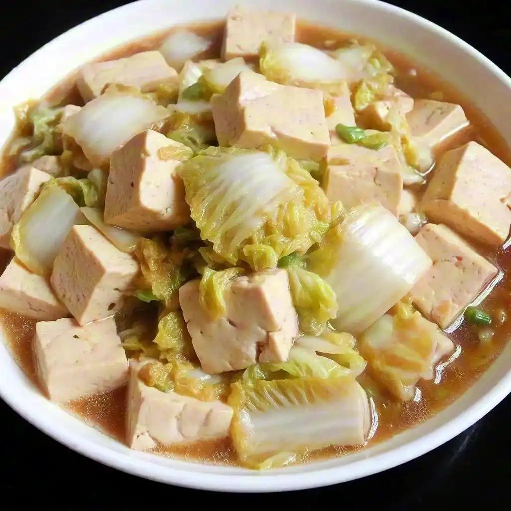 白菜炖豆腐怎么做才好吃?白菜炖豆腐：平凡中的“神仙搭配”，吃出家的温暖，吃出幸福