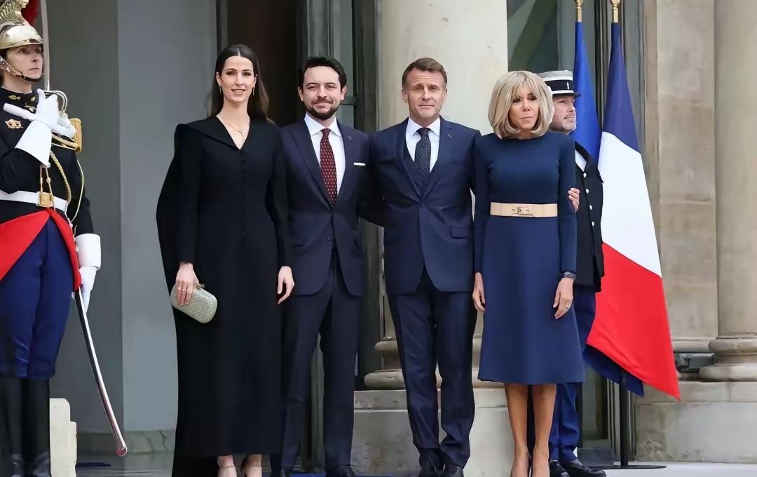 马克龙老婆脖子那么短，约旦王储妃的脖子那么长，真是旱的旱死，涝的涝死，她们两个平