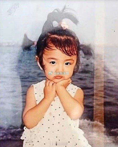 哈哈，大美女说这是妈生双下巴，已经跟了三十多年了[大笑]美女搞起抽象也一样还是美