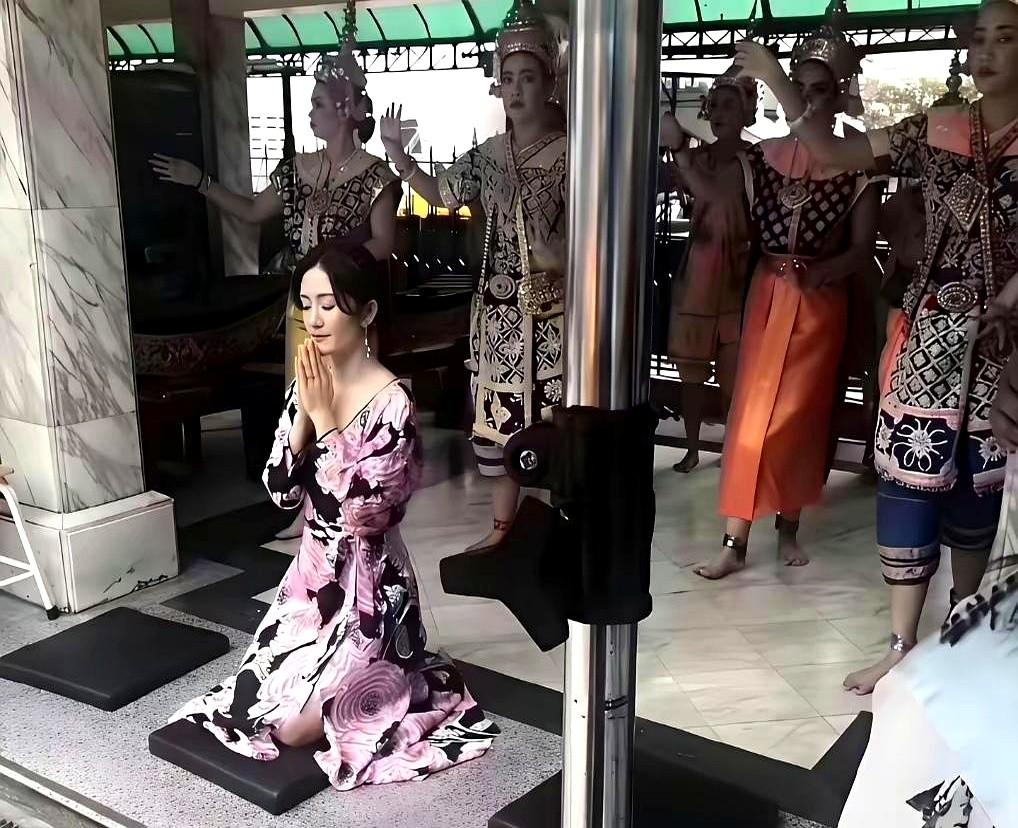 钱不霍霍正常够花？谢娜一句话，评论区炸了。有人扒拉着算盘给她算账，说她一年的