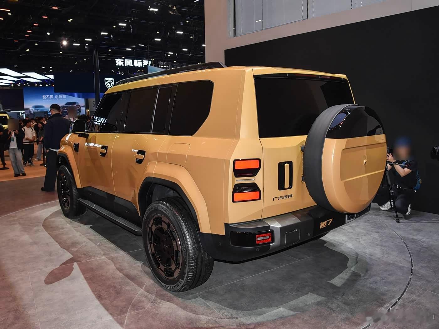 2.0T+双电机还带大梁和三把锁，传祺进军越野市场，你看好它吗？备受关注的202