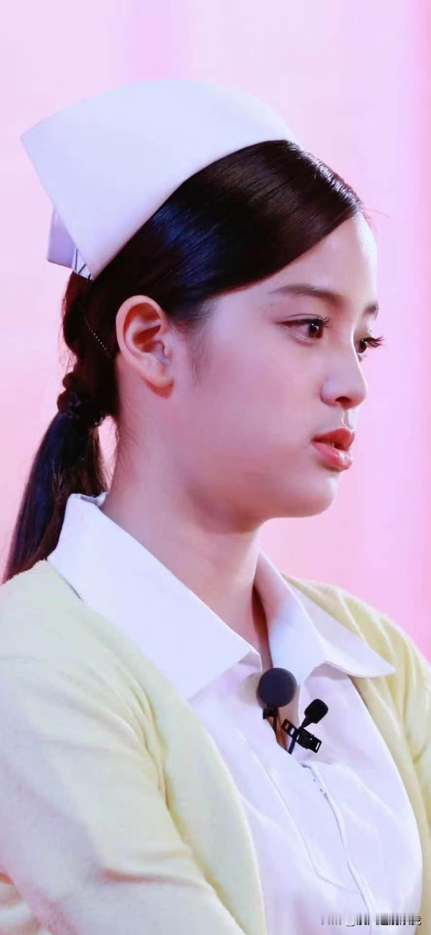 欧阳娜娜护士装