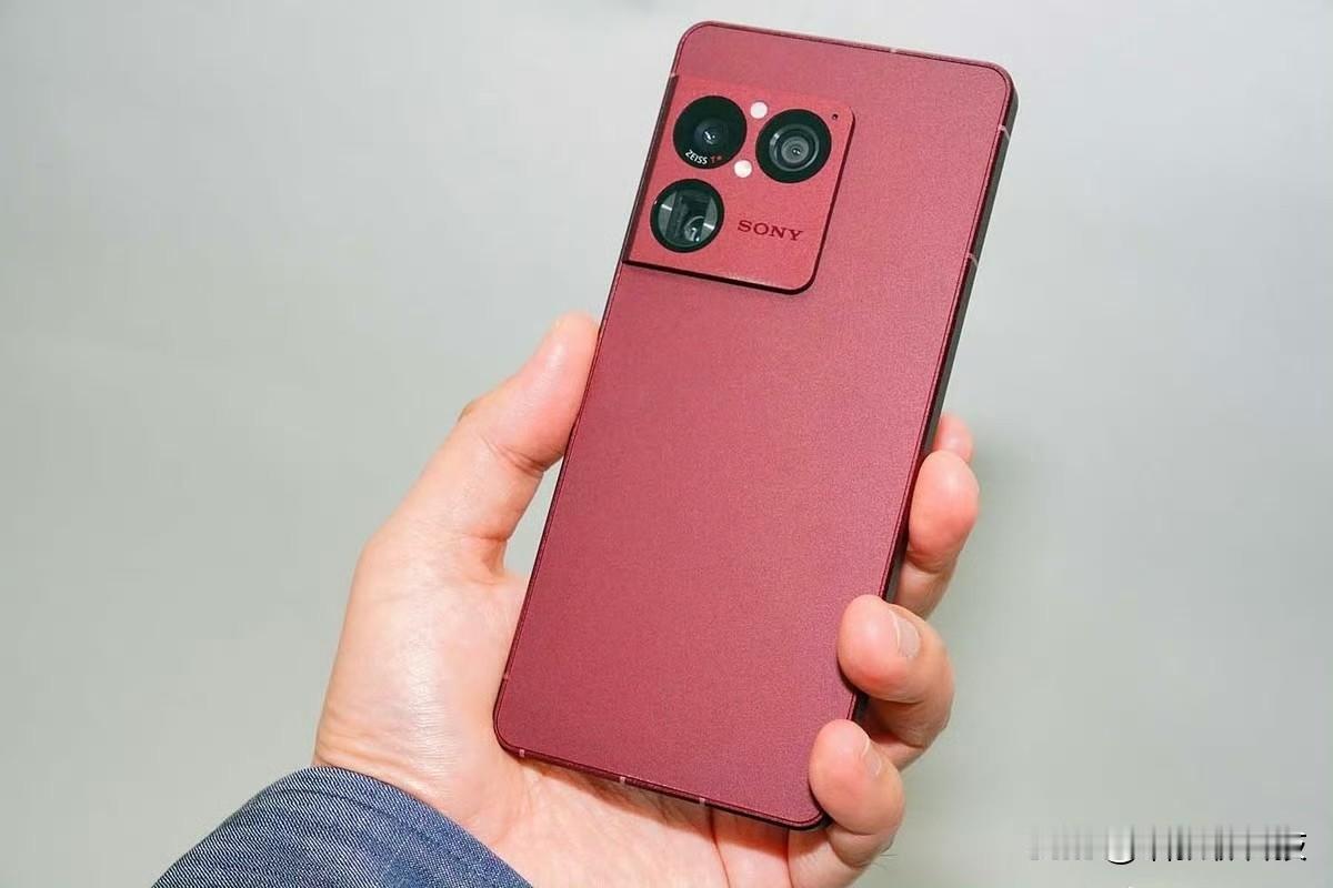 索尼这也是做出了违背祖传的决定了...索尼最新发布的Xperia1V