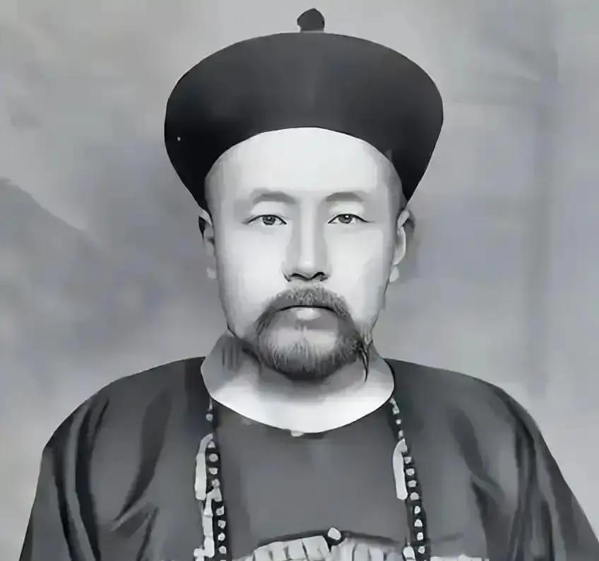 1906年，晚清官员在德国发现了一件国宝，明知索要无望，便通过交涉将上面的文字拓印了下来，如今已经是