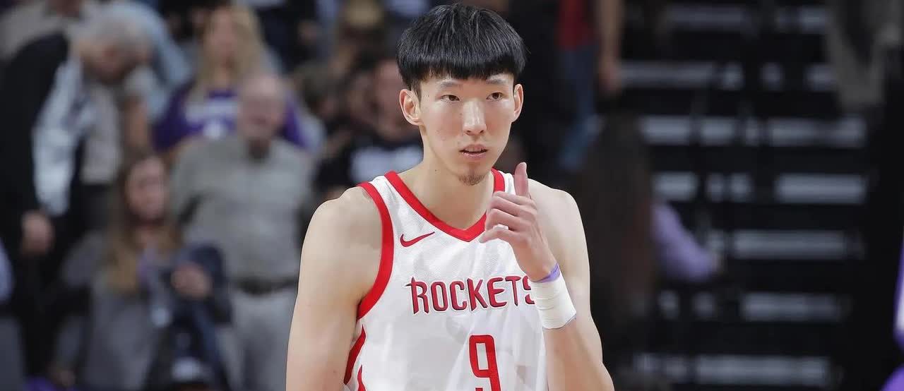 据说周琦刚去NBA时火箭队想重点培养他，把他打造成下一个姚明，最后的结果就是周琦