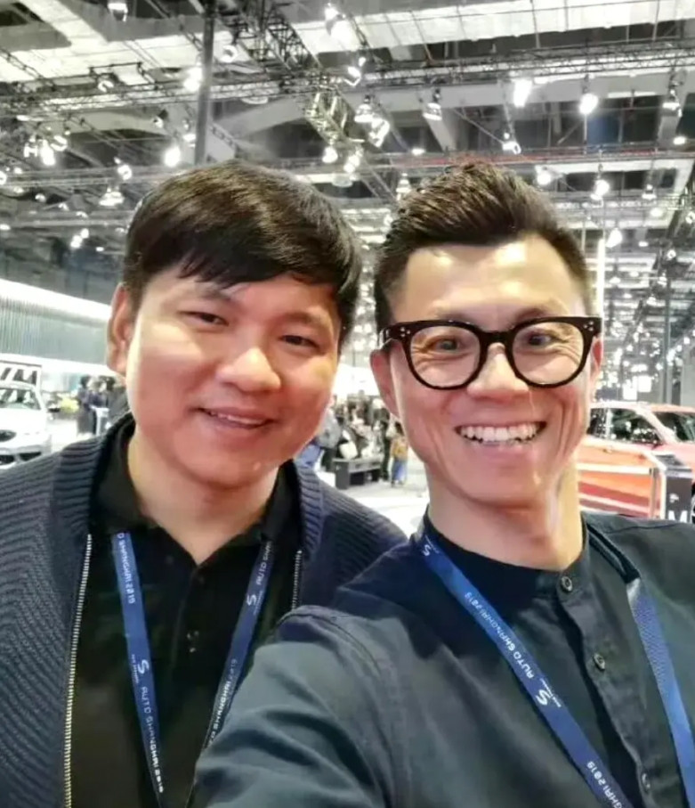 当年陈震是韩路的下属，他们都在汽车之家上班，那时候他俩亲密无间，一起逛车展，一起