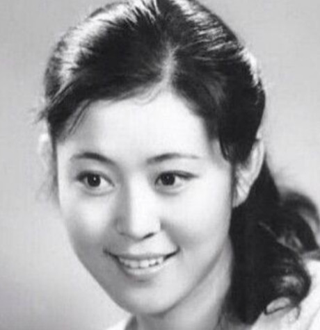 1996年，宋丹丹告诉倪萍，陈凯歌外面有人了，听到这句话，倪萍瞬间被愤怒冲昏了头