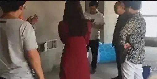 “太狗血！”河南，一女子家中装修，与装修工相处时间一长，两人竟暗生情愫，岂料事