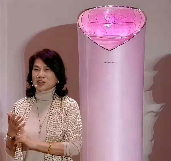 董明珠亲自站台并参与设计的这款玫瑰空调，大家觉得好看吗？小鱼看网上网友审美也是