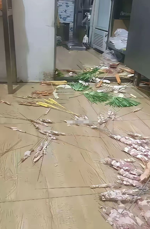 发生了什么事，这么浪费食物