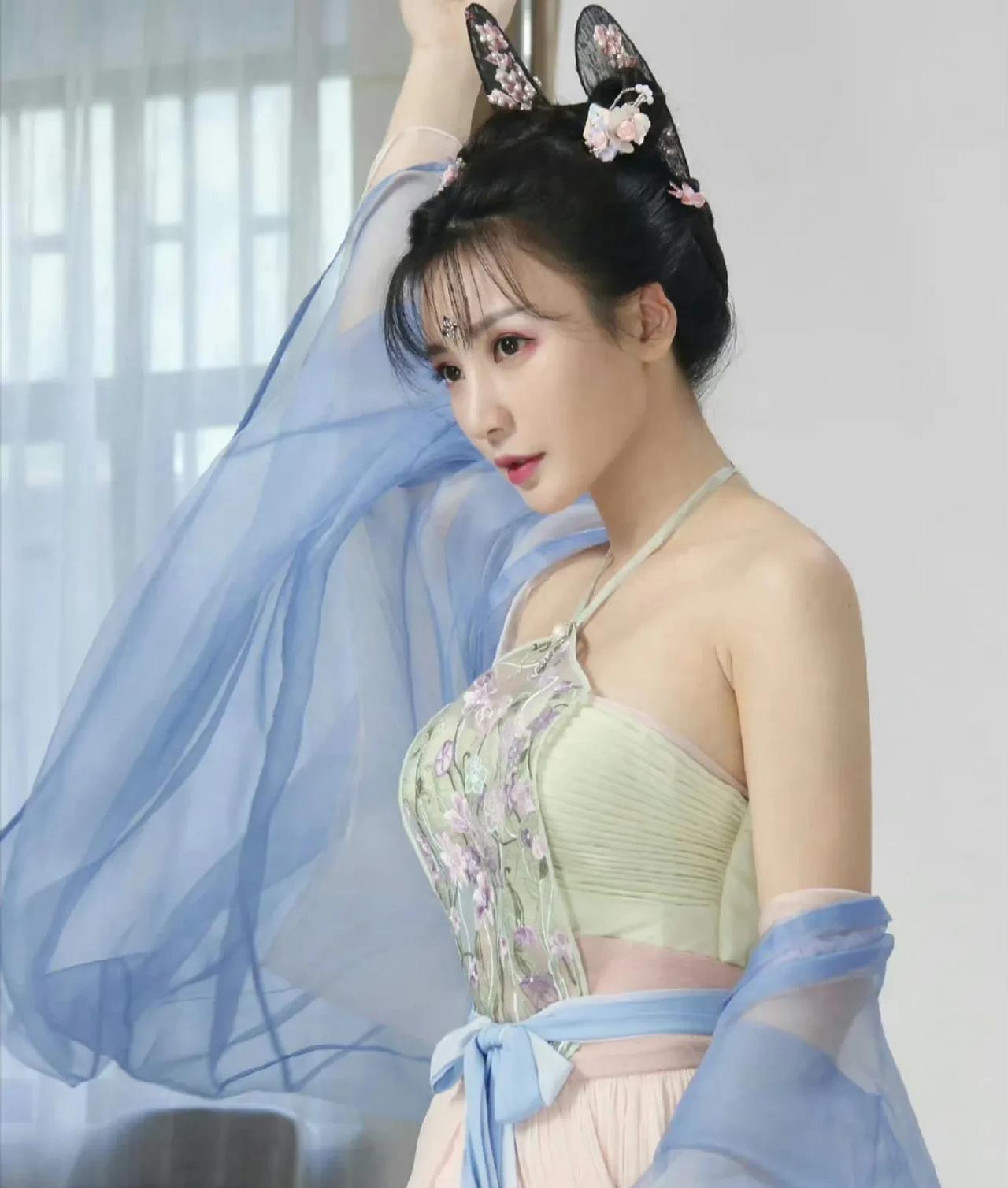 大鹏一句话，把杨贵妃该长啥样吵成了热搜。在《毛雪汪》里，他说曾想让李雪琴演《长