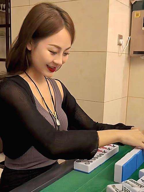 这就是“大义灭己”！贵州惠水，女子深夜和3名男子凑局打麻将。整整打了大半夜，女子