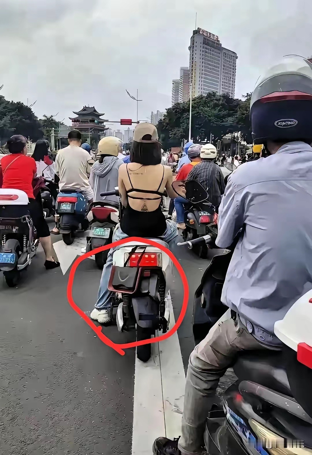 估计包也不贵