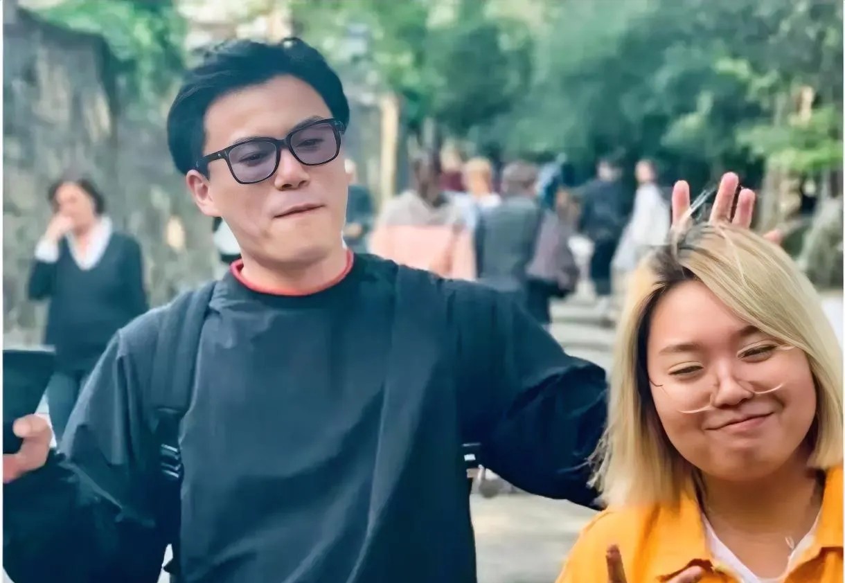 终于知道了！为什么老谢要公开李雪琴公司账务信息了，不是因为李雪琴过河拆桥，也