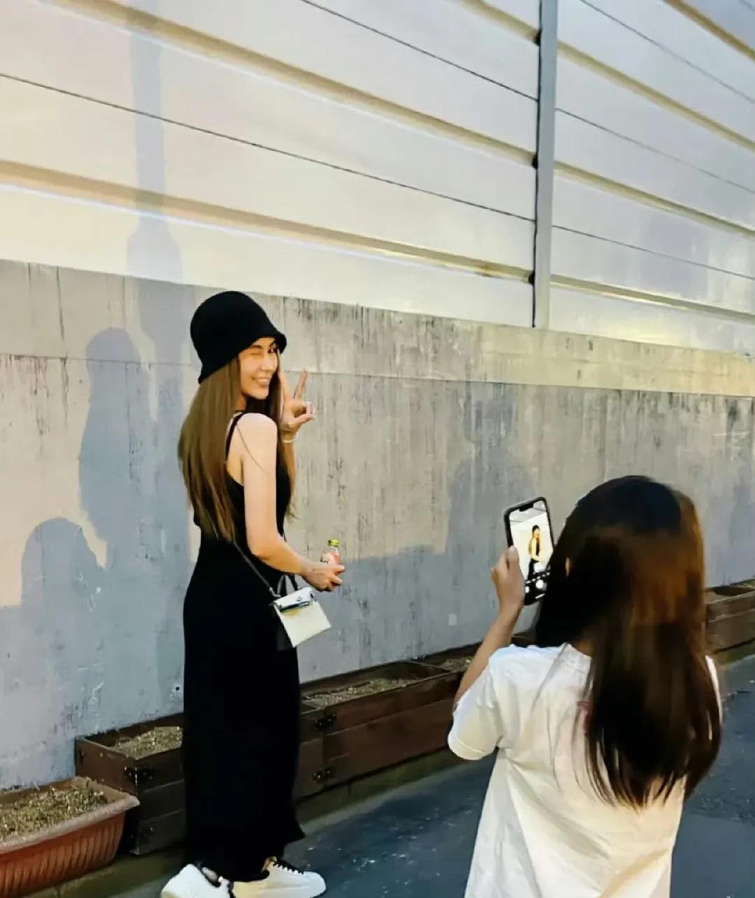 女儿镜头下的妈妈好漂亮