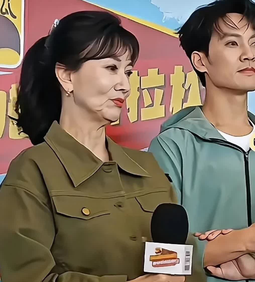 没想到离开了美颜、滤镜、精修图，就连女神赵雅芝也一样是普通人的模样，只不过，比普
