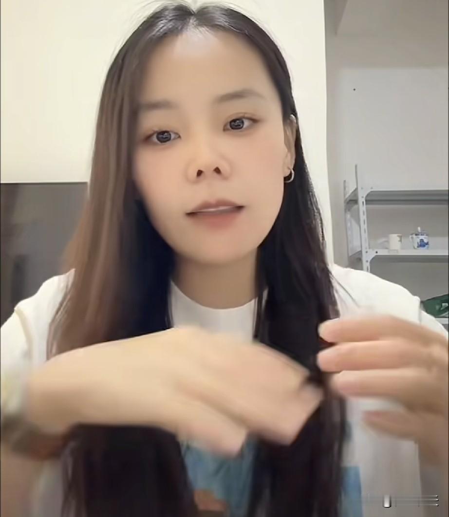 都说熊磊活得通透，此话果然不假。其实关于郭希宽墓碑上刻字的事一直存在着争议，关