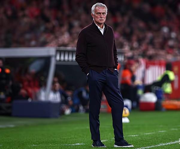 【魔力鸟是阿贾克斯的克星】​赛前，穆里尼奥曾称本菲卡必将击败阿贾克斯，他确实做到