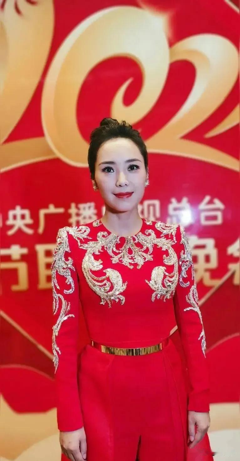 最近乐坛这事儿可太热闹了。云朵本来靠着独特嗓音和经典歌曲闯出一片天，还多次上央视