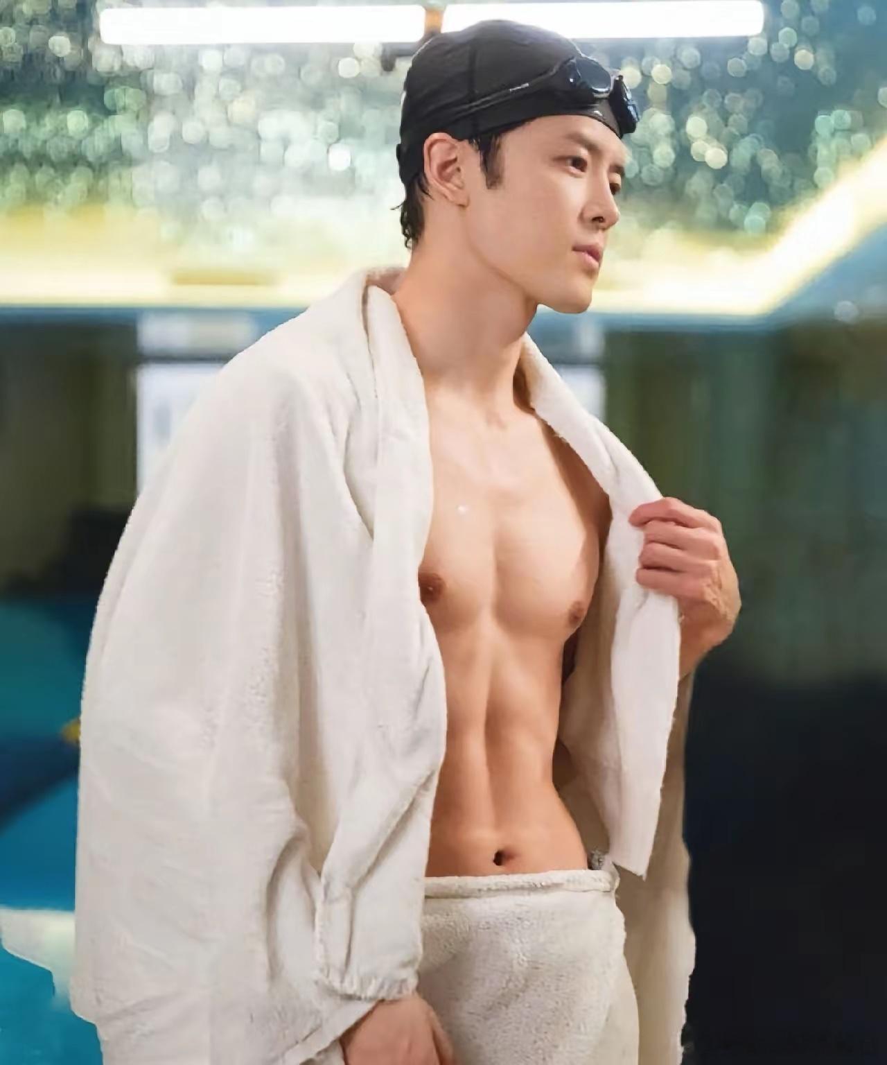 大家有没有觉得付辛博这个人有点不对劲他都马上快40岁了，女儿都7岁了，人却看起来