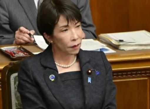 稀土的事还没翻篇，高市早苗又迎来“当头一棒”！中国的反制没停手，反而加了码。