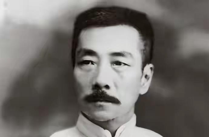 1923年7月鲁迅和弟弟周作人在院子里打了起来。周作人是异常愤怒绝不饶恕哥哥的架