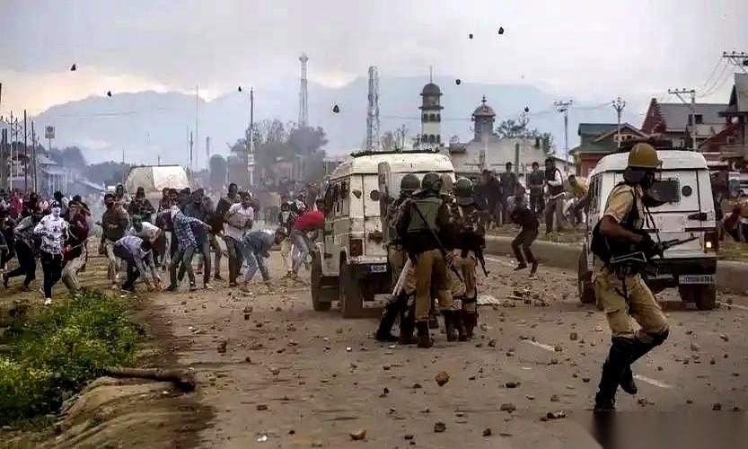 有些账，就是要用血来还的。40个小时，从开火到收尸，一个都没跑掉。别跟我扯什