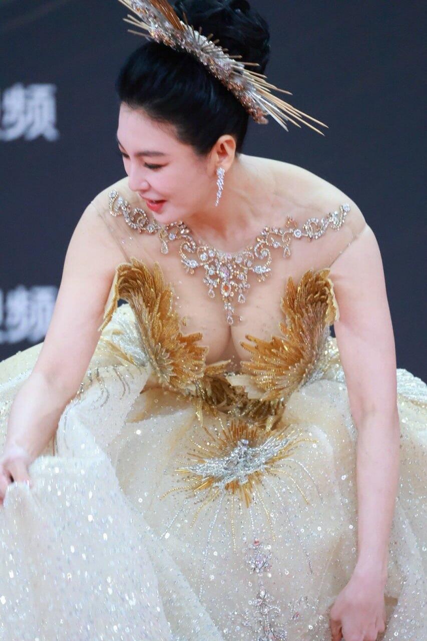 张雨绮，星光大赏，一缕金光，尊荣盛装​​​