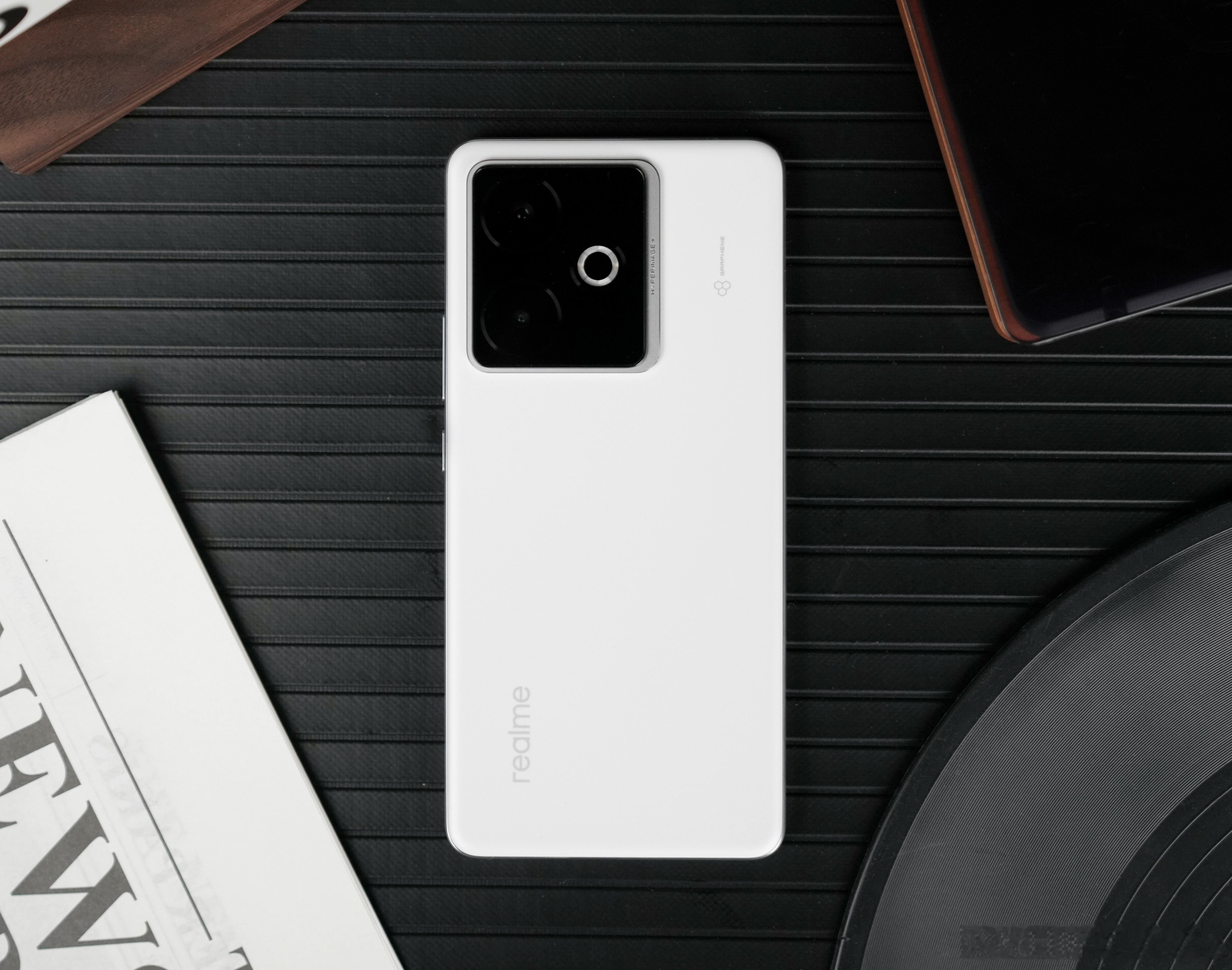 聊聊真我GT7（6）续航快充真我GT7在续航上选择容量快充全都要，7200mAh