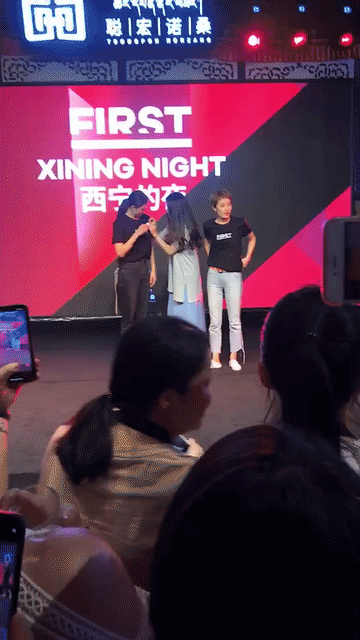 马伊琍怎么那么爱穿低腰牛仔裤？宋佳的高腰牛仔裤多好看，本来宋佳的腿也没比马伊琍长