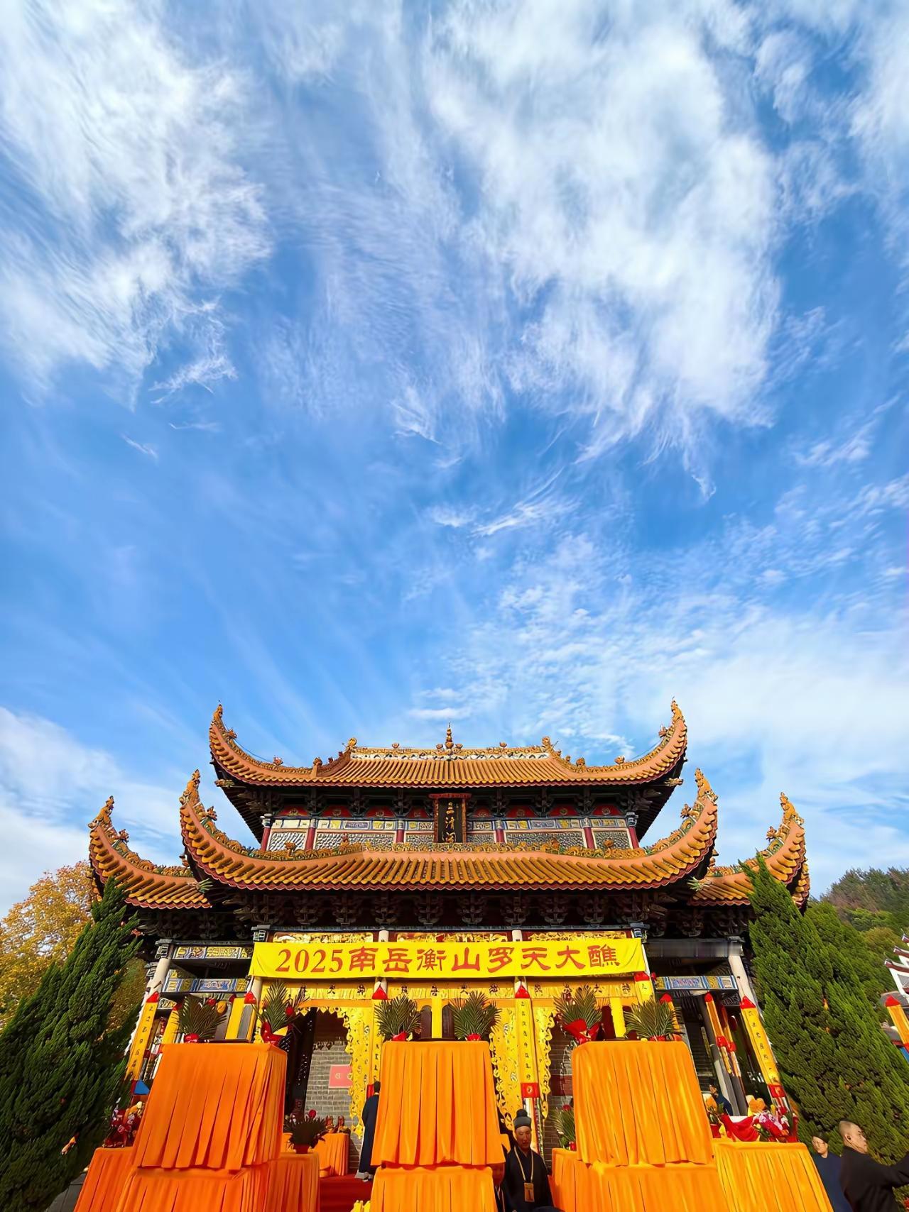 今日运势：乙巳年丁亥月戊戌日2025.11.25日鼠：易因小事伤神牛：